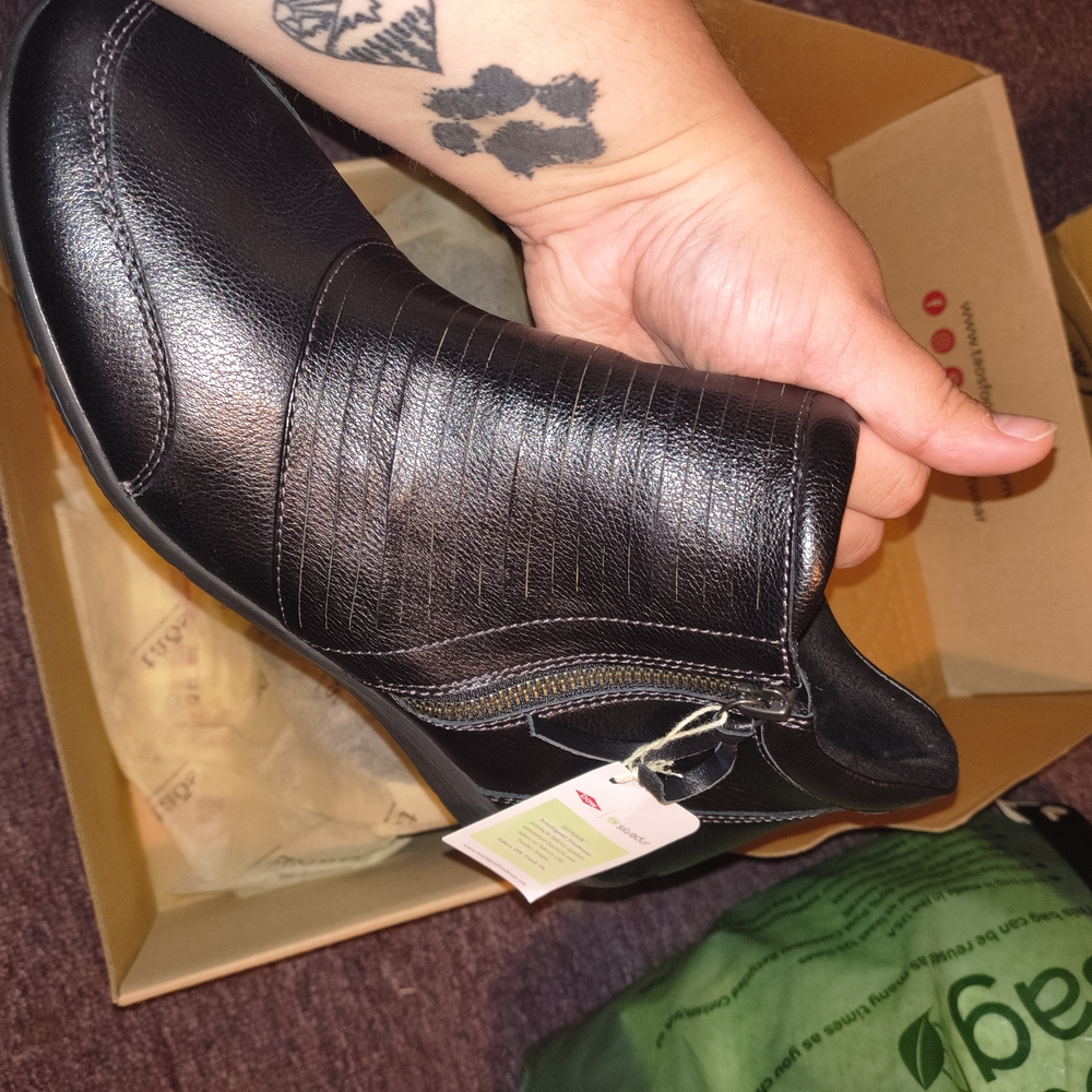 Taos NWT Boots